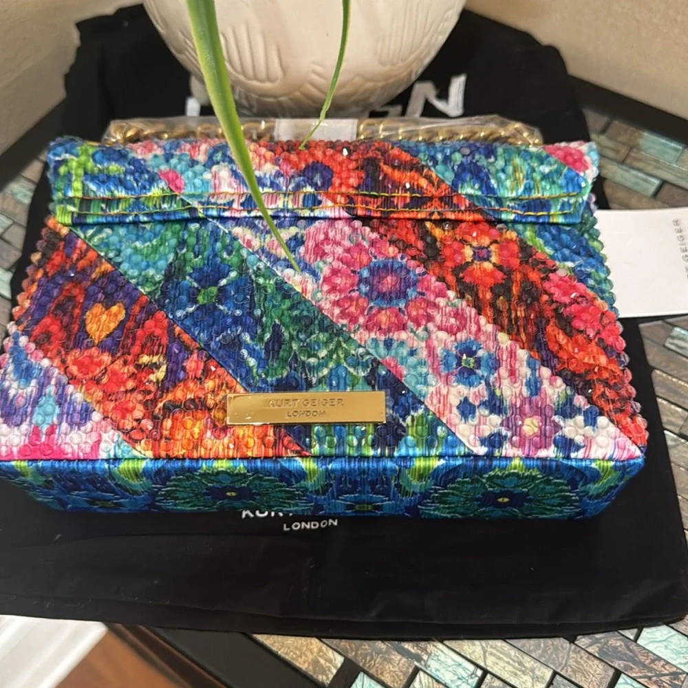 Kurt Geiger London Mini Kensington Crystal Shoulder Bag
Kurt Geiger Lond… - Picture 14 of 17